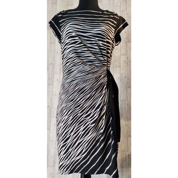Gabby Skye Woman's Black Ivory Sheath Dress Size 12 Tie waist Sleeveless Stretch - Picture 1 of 10